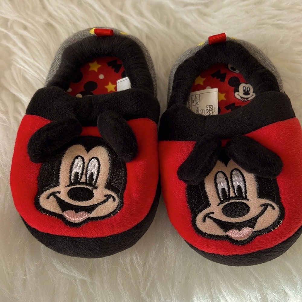 Disney Mickey Mouse Slippers-size 5/6